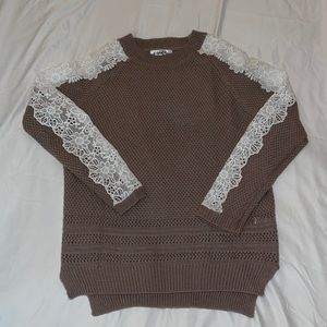 Crew Sweater with Lace details